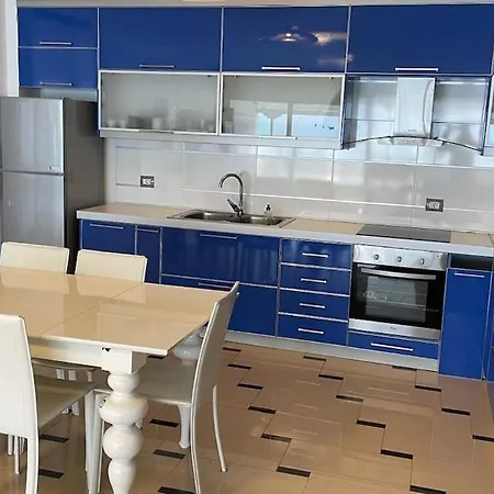 Cruise Ship Penthouse - 99m2 Terrace - 10 Guests *