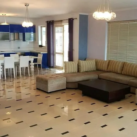 Cruise Ship Penthouse - 99m2 Terrace - 10 Guests